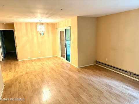 71 Overlook Way, Manalapan, NJ 07726