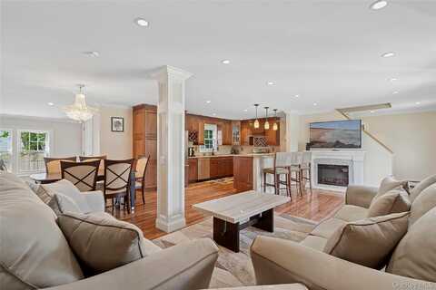 2 Ross Road, Babylon, NY 11702
