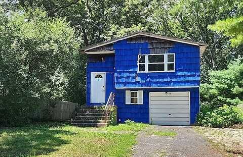 567 Puritan Drive, Shirley, NY 11967