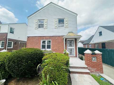 7612 175th Street, Fresh Meadows, NY 11366