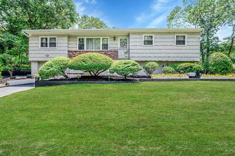 84 Fanning Avenue N, Hampton Bays, NY 11946