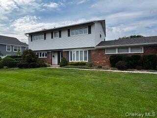 17 Shelley Drive, Massapequa, NY 11758