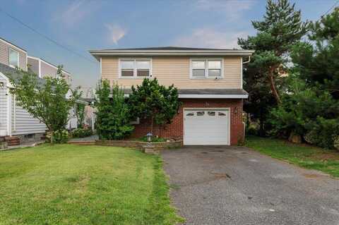 73 E Beach Promenade, Lindenhurst, NY 11757