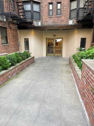 330 E 70th Street, New York (Manhattan), NY 10021