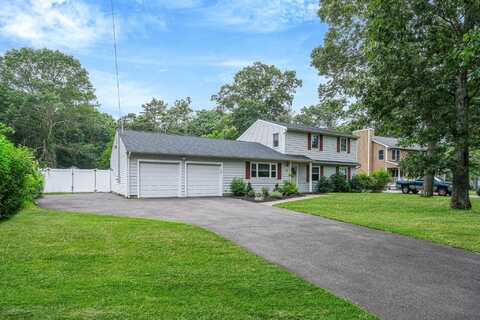 6 Halsey Manor Road, Manorville, NY 11949