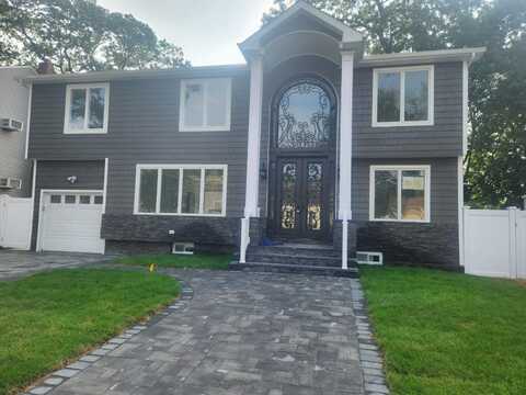 33 6th Avenue, Massapequa Park, NY 11762