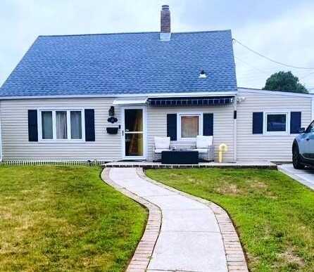 10 Barnyard Lane, Levittown, NY 11756