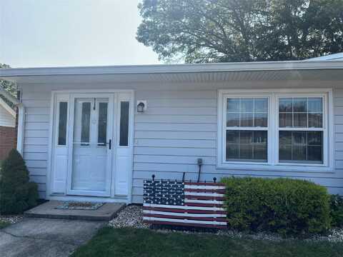 186 Ventry Court, Ridge, NY 11961