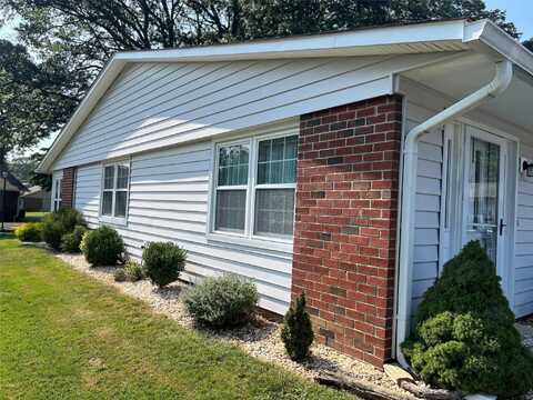 186 Ventry Court, Ridge, NY 11961