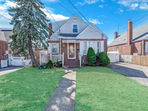 50 Stephen Place, Valley Stream, NY 11580