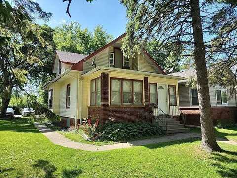 28 S Fulton Avenue, Waukegan, IL 60085