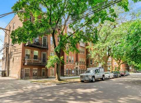 3425 W Berteau Avenue, Chicago, IL 60618