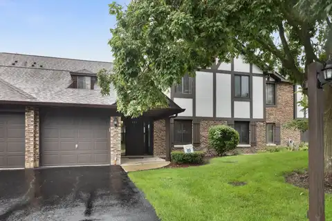 855 Johnstown Lane, Wheaton, IL 60189