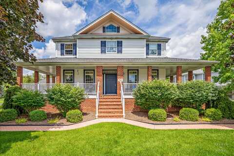 1 Calais Court, Oakwood Hills, IL 60013