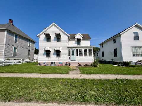 319 S Railroad Avenue, Paxton, IL 60957