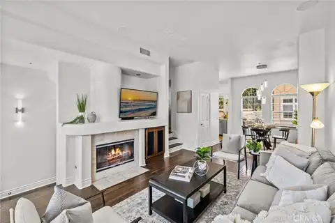 10 Torrigiani Aisle, Irvine, CA 92606