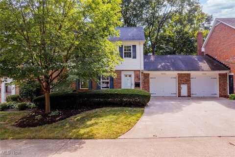 67 Yardley Lane, Akron, OH 44313