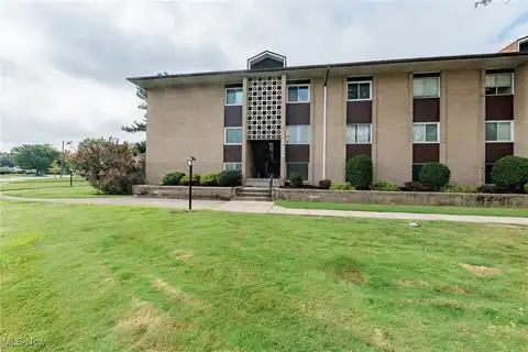 10427 N Church Drive unit: 123, Parma Heights, OH 44130