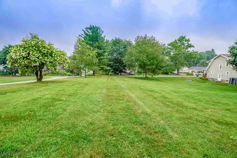 Pine Street NW, Uniontown, OH 44685