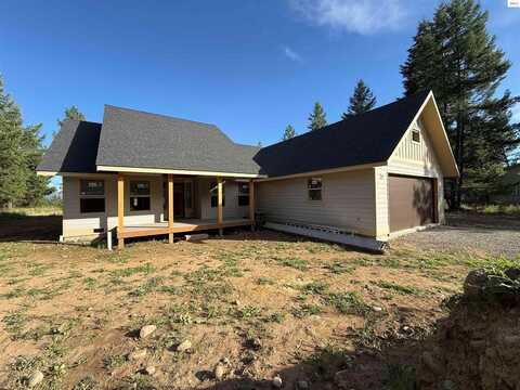 516 Westwood Drive, Moyie Springs, ID 83845
