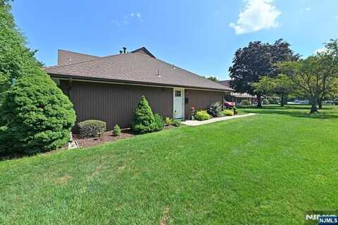 19-1 Tamaron Drive, Waldwick, NJ 07463