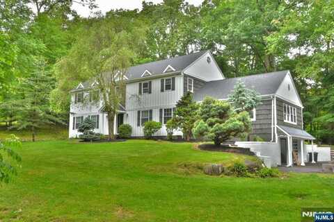 4 Adams Road, Saddle River, NJ 07458