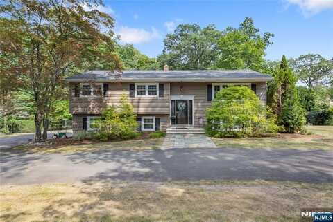 618 Lawlins Road, Wyckoff, NJ 07481