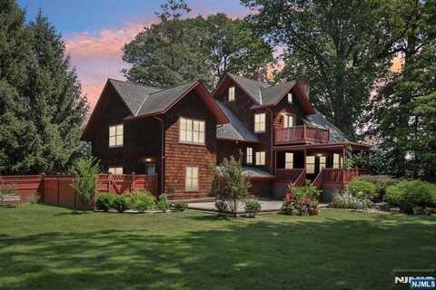 447 Summit Avenue, Oradell, NJ 07649