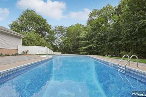 504 Oldwoods Road, Wyckoff, NJ 07481
