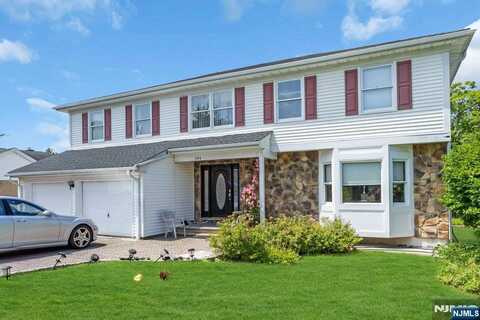 394 James Woods Court, New Milford, NJ 07646