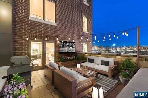 150 Henley Place 201, Weehawken, NJ 07086