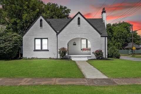 1204 S Columbia Avenue, Tulsa, OK 74104