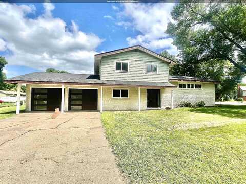 1225 ValleyView Dr, Vermillion, SD 57069