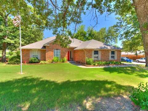 154 WOODLANDS Drive, Harrah, OK 73045