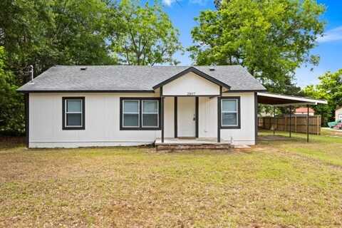 2807 Hendricks St, Gladewater, TX 75647