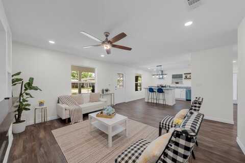 924 E TITUS, Mexia, TX 76667