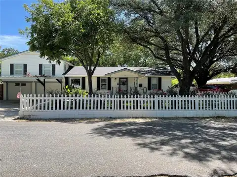 125 Live Oak Drive, Azle, TX 76020