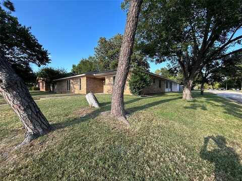 1911 Green Meadow Court, Arlington, TX 76013