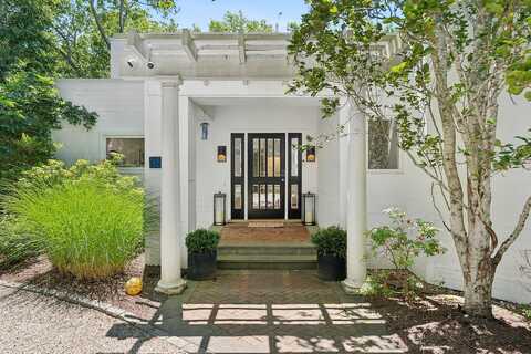 35 Ely Brook Road, East Hampton, NY 11937