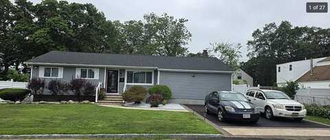 21 FRANCISCO AVE, Central Islip, NY 11722
