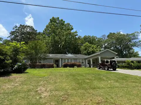 303 Lakeview Dr, Andalusia, AL 36420