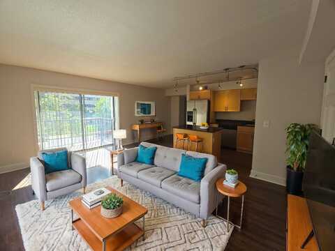 4700 Roanoke Parkway, Kansas City, MO 64112