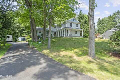 4 Yankee Court, Halfmoon, NY 12065