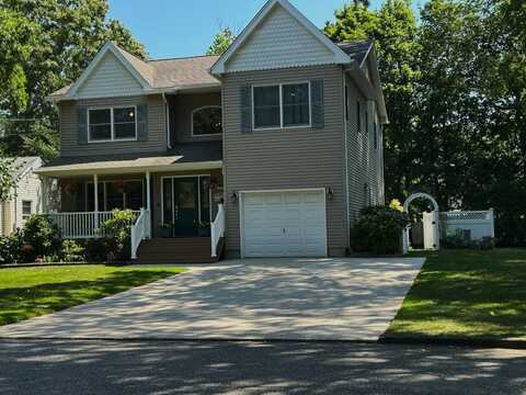 29 Bailey Avenue, Babylon, NY 11702