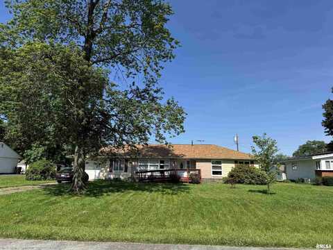 915 S BROADWAY Street, Sesser, IL 60804