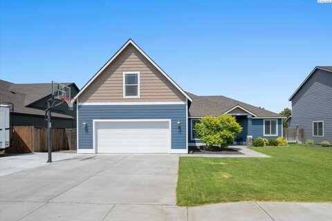 882 Pikes Peak Dr, West Richland, WA 99353