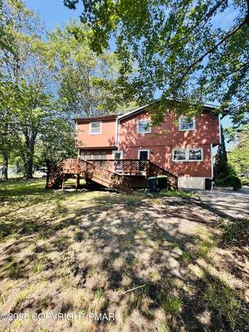 35 Deerfield Drive, Mount Pocono, PA 18344