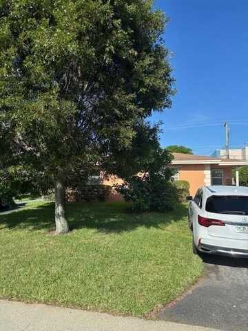 212 NE 9th Ave, Deerfield Beach, FL 33441