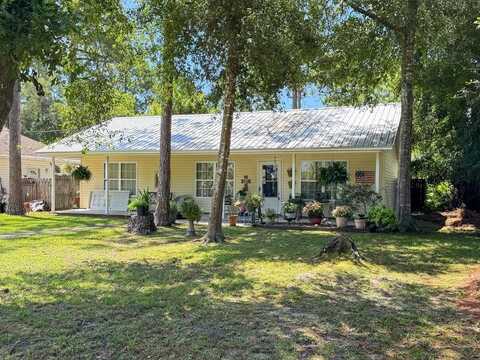 318 Earl King St, Apalachicola, FL 32320