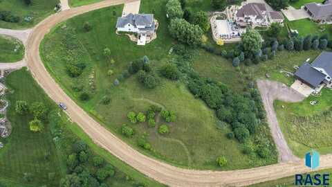 8601 Sunset Cir, Brandon, SD 57005